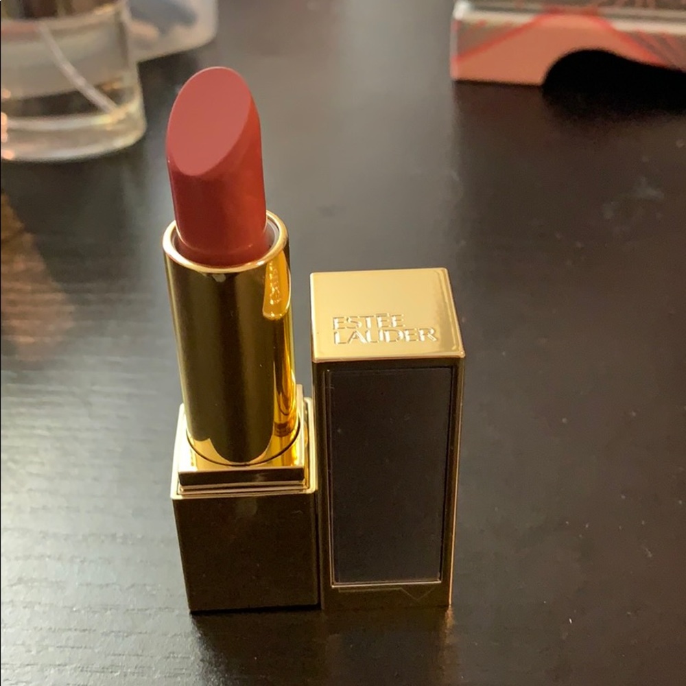 Estée Lauder sculpting lipstick in Intense Nude
